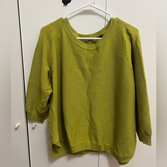 Green sweater - Picture 1 of 2
